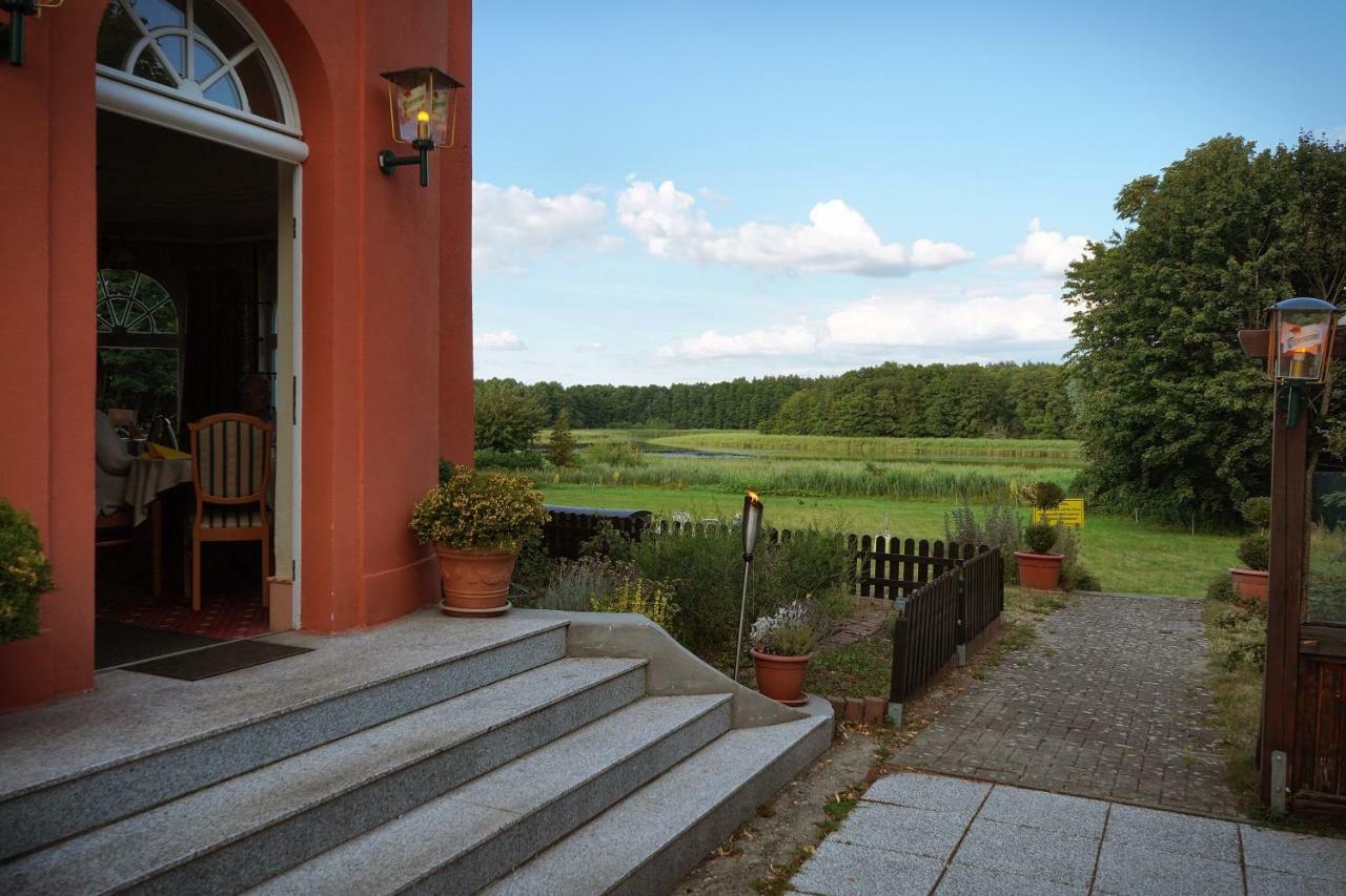 Altes Gutshaus-Federow Hotel Bagian luar foto